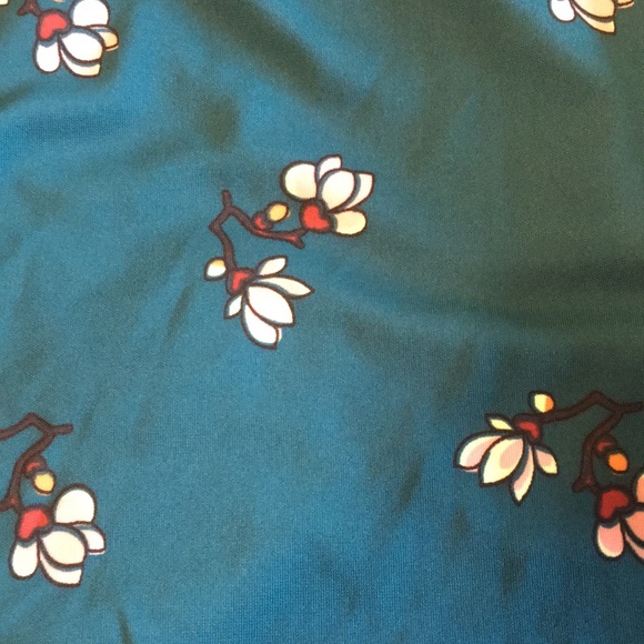 Pretty Ann Taylor SP top with ruched sleeves NWT - Picture 2 of 6